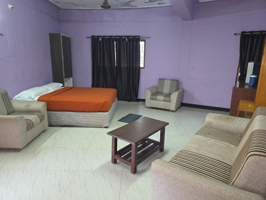 Suite sitting area